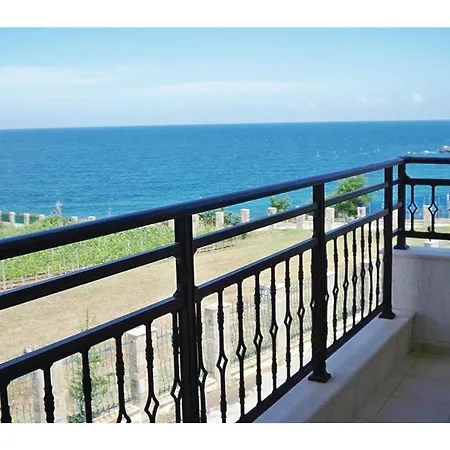 Two-bedroom In Sozopol/budzhaka شقة